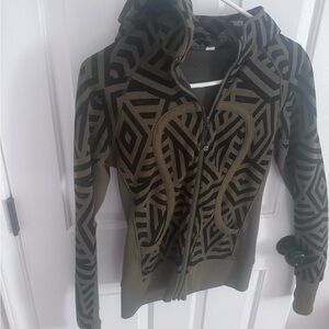 Rare pattern lululemon scuba hoodie! Size 6